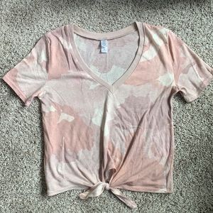 Pink watercolor neck T-shirt